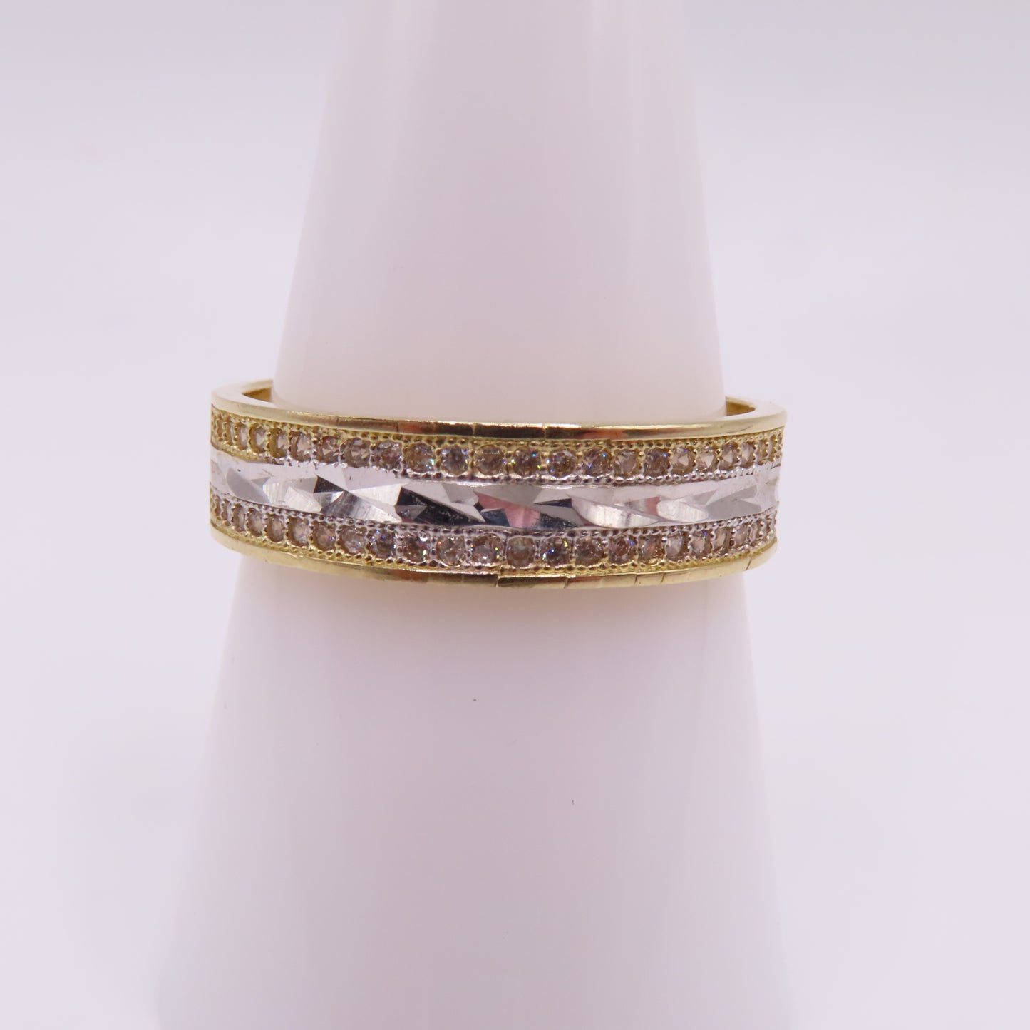 14K Two Tone Gold Diamond Cut Chevron Pavé Accent Band Ring Size 9.5 3.2g