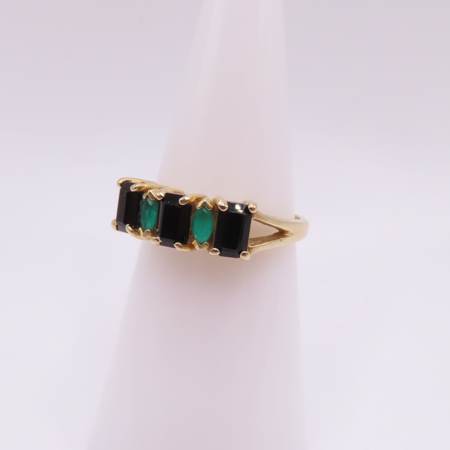 14K Yellow Gold Alternating Emerald & Onyx Five Stone Band Ring Size 6.5 2.9g