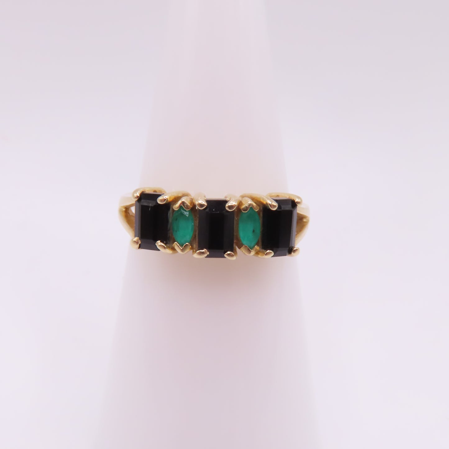 14K Yellow Gold Alternating Emerald & Onyx Five Stone Band Ring Size 6.5 2.9g