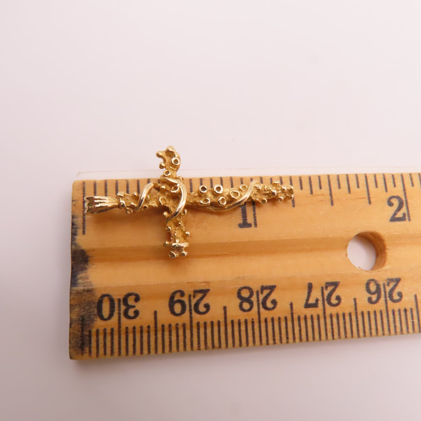 14K Yellow Gold Cross Textured Nugget Vine Ribbon Pendant 1.25" 2.2g