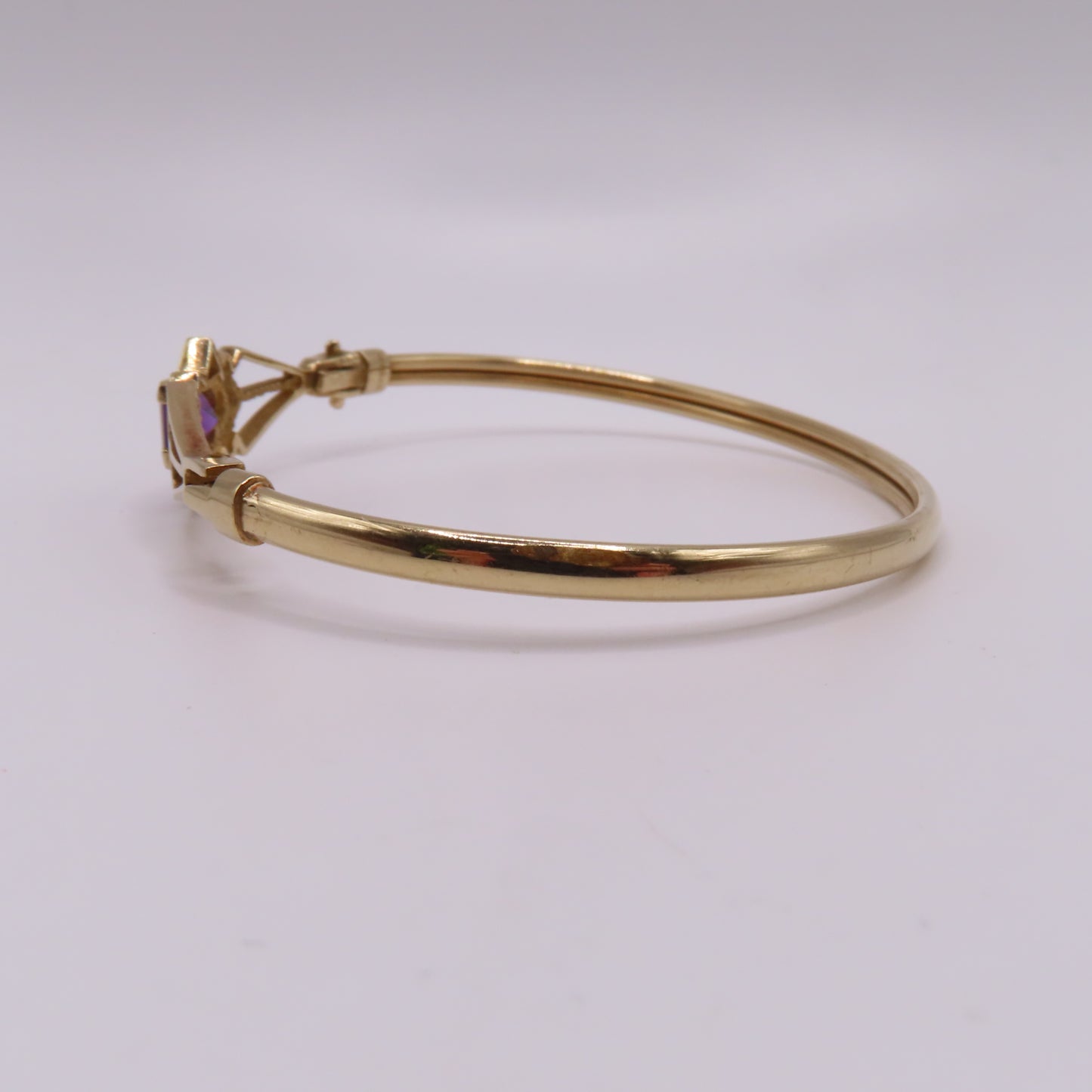 Vintage 9K Yellow Gold Princess Cut Amethyst Geometric Hinged Bangle Bracelet 6-3/4" 6.5g