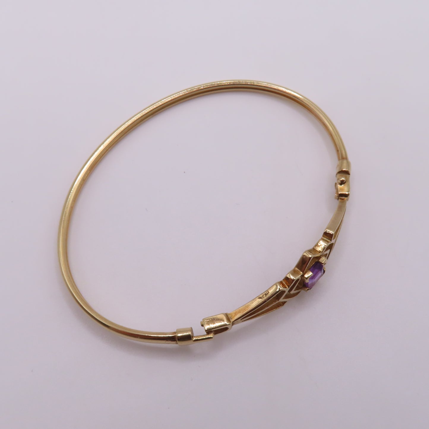 Vintage 9K Yellow Gold Princess Cut Amethyst Geometric Hinged Bangle Bracelet 6-3/4" 6.5g