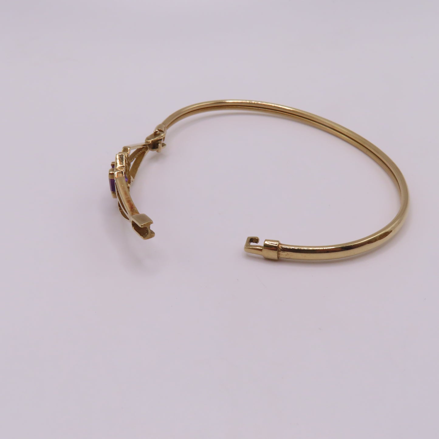 Vintage 9K Yellow Gold Princess Cut Amethyst Geometric Hinged Bangle Bracelet 6-3/4" 6.5g