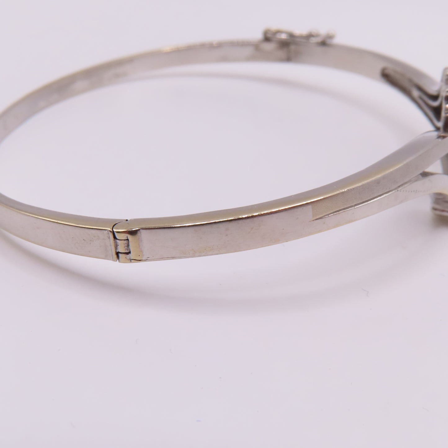 18K White Gold Ruby & Diamond Hinged Bangle Bracelet 6-3/4" 15.3g