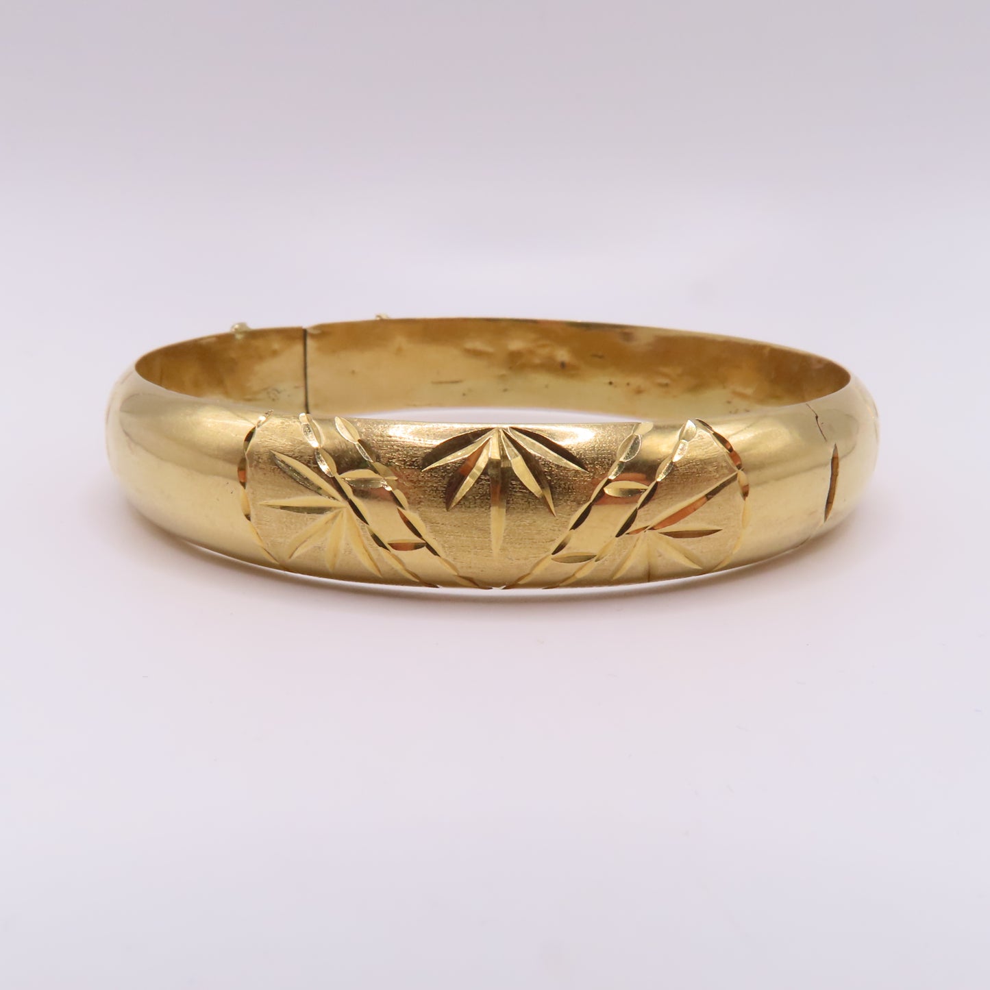 18K Yellow Gold Hinged Bangle Engraved Floral Leaf Design Bracelet 7-3/4" 20g