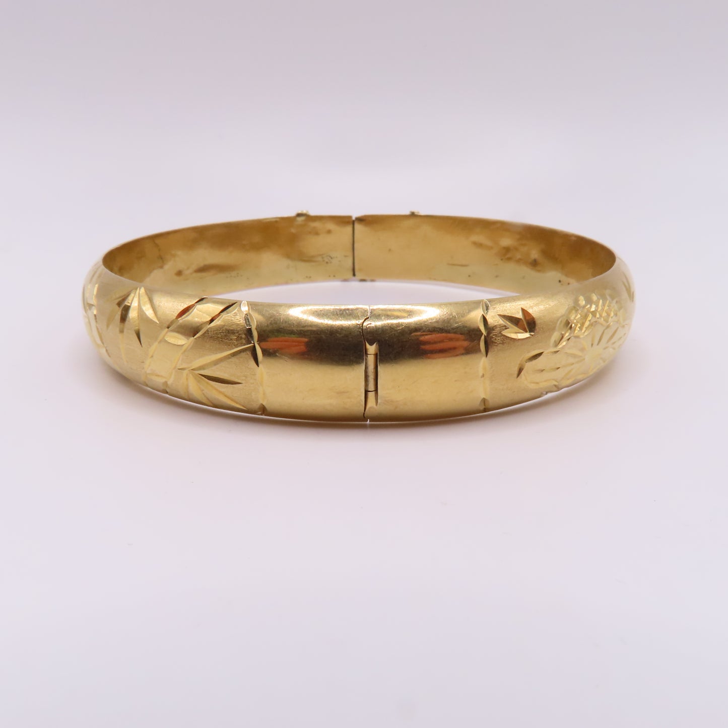 18K Yellow Gold Hinged Bangle Engraved Floral Leaf Design Bracelet 7-3/4" 20g