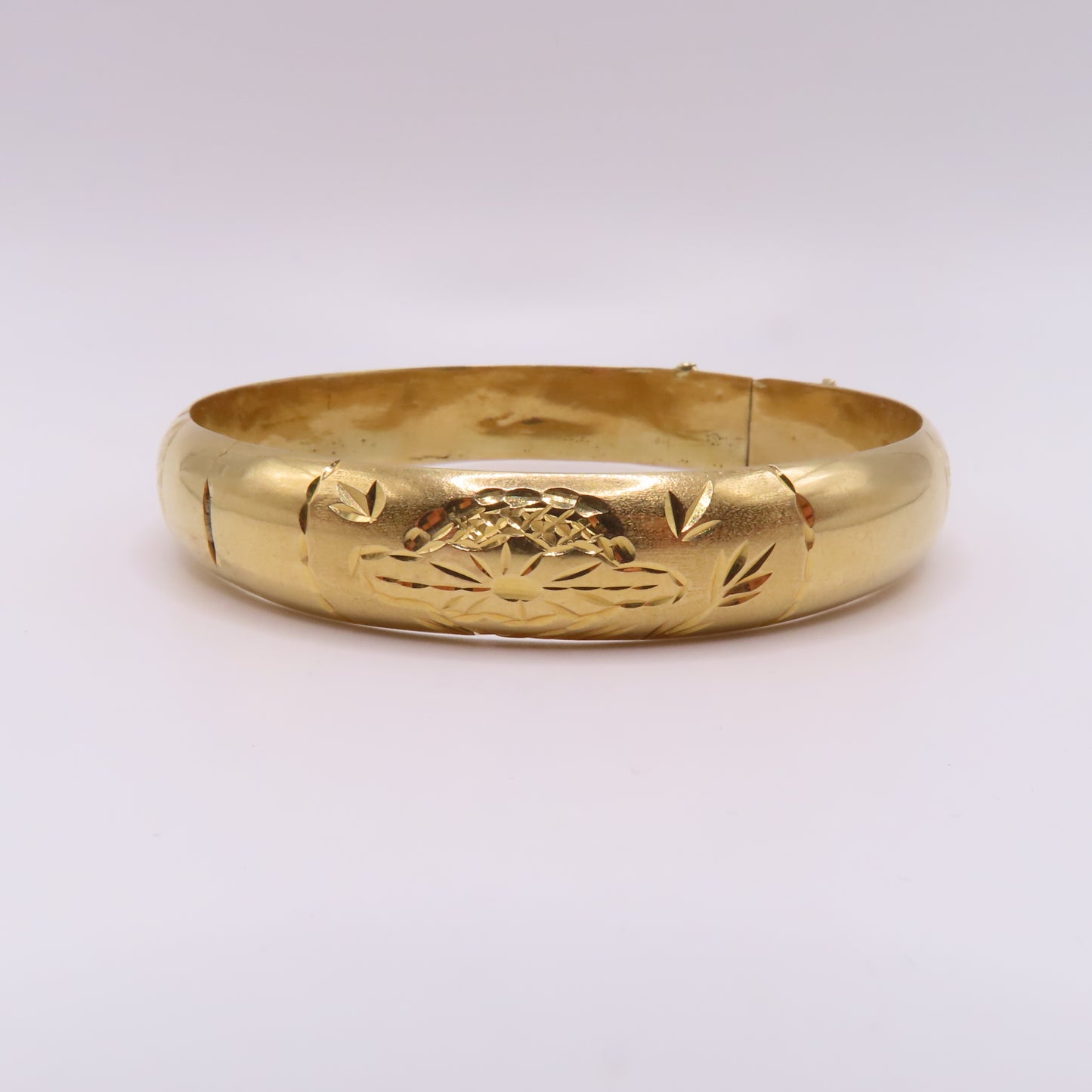 18K Yellow Gold Hinged Bangle Engraved Floral Leaf Design Bracelet 7-3/4" 20g