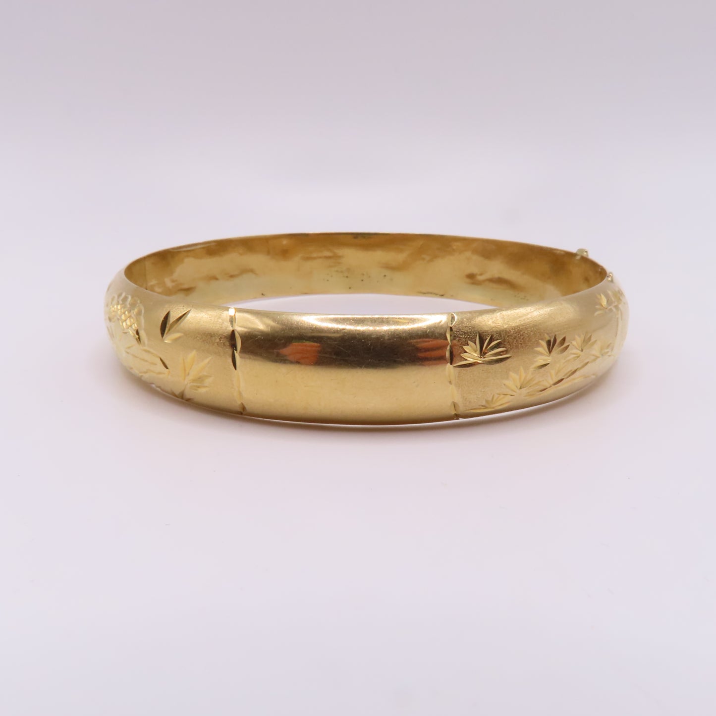 18K Yellow Gold Hinged Bangle Engraved Floral Leaf Design Bracelet 7-3/4" 20g