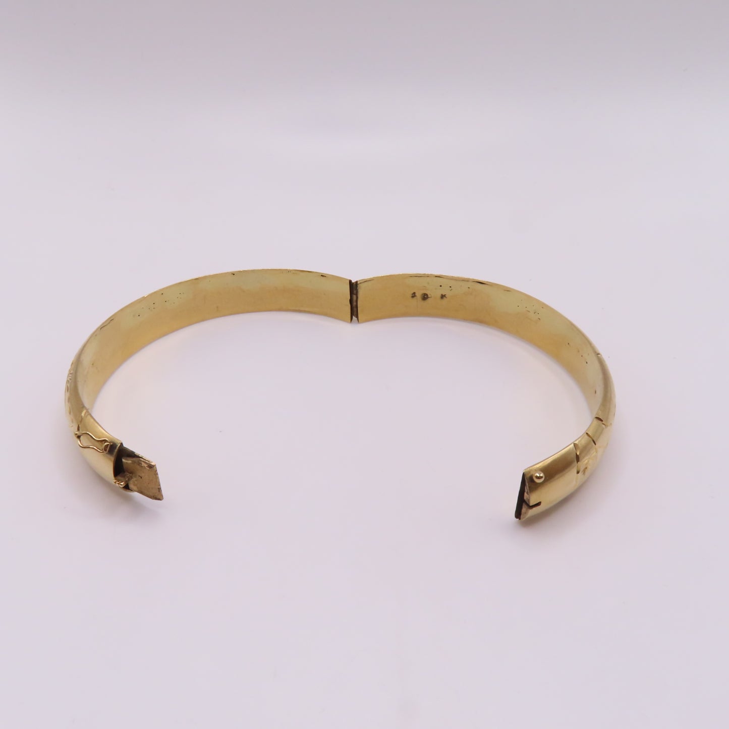 18K Yellow Gold Hinged Bangle Engraved Floral Leaf Design Bracelet 7-3/4" 20g