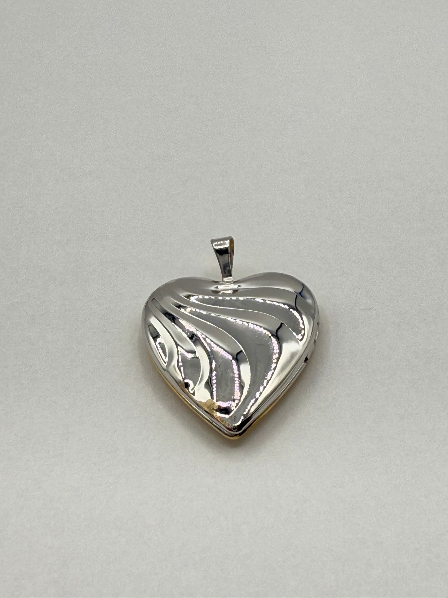 10K Two-Tone Gold Heart Picture Locket Pendant 2.5g – Folding Design With Photo Compartments