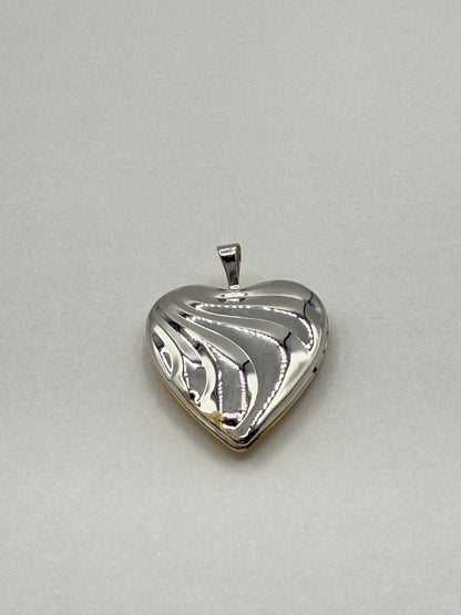 10K Two-Tone Gold Heart Picture Locket Pendant 2.5g – Folding Design With Photo Compartments