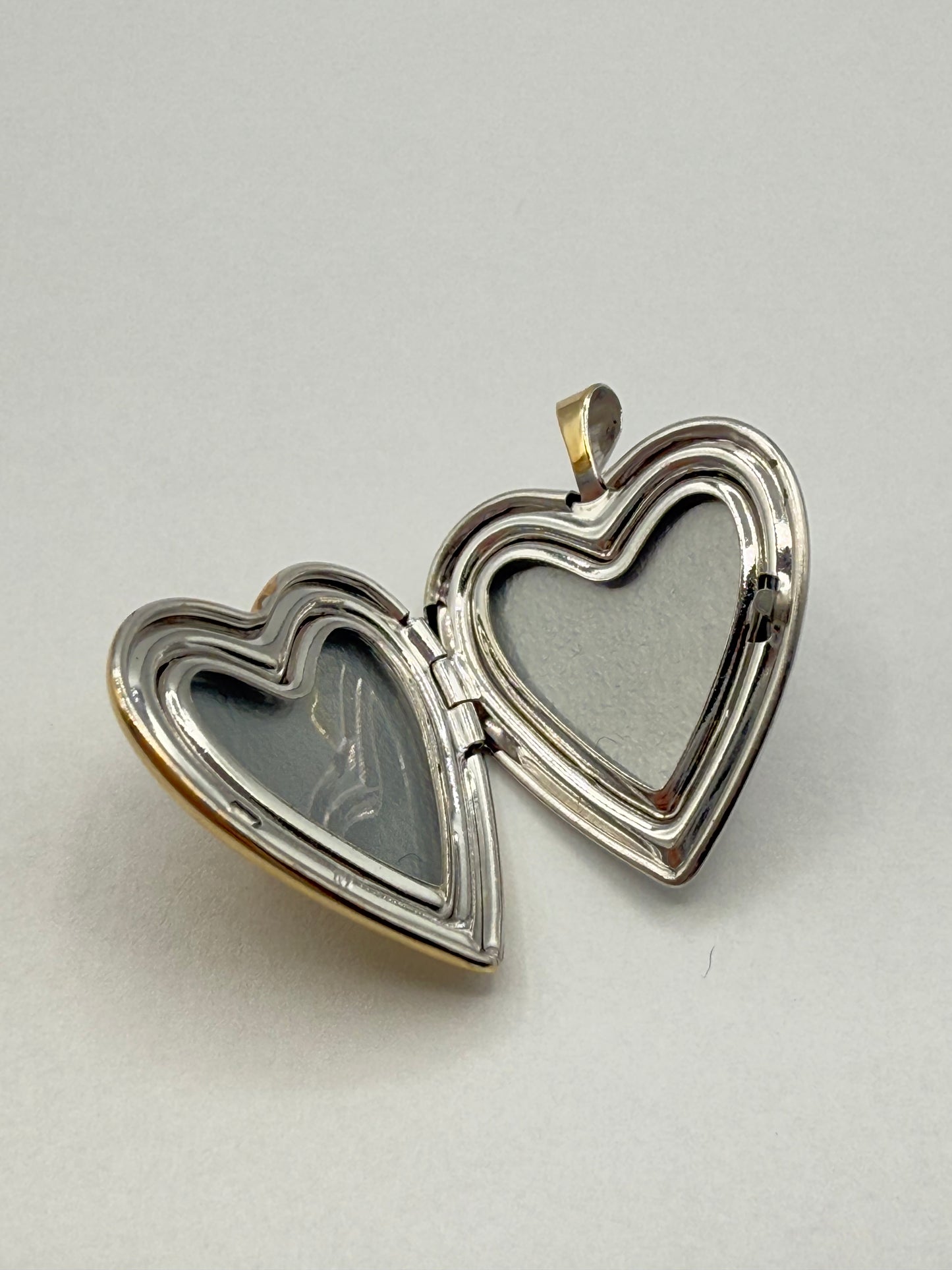 10K Two-Tone Gold Heart Picture Locket Pendant 2.5g – Folding Design With Photo Compartments